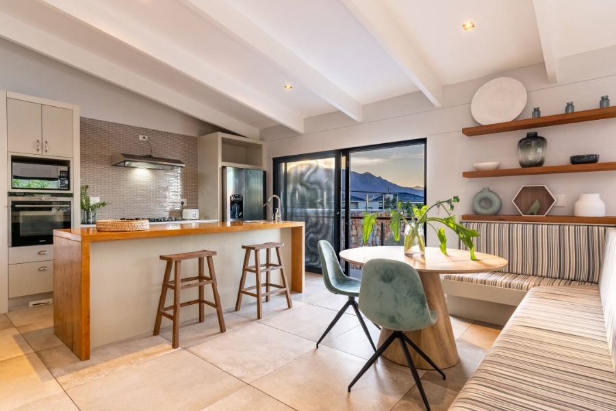 4 Bedroom Property for Sale in Stonehurst Mountain Estate Western Cape